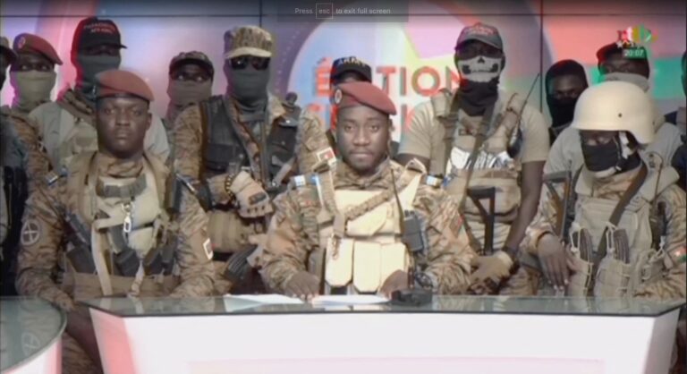 Un grupo de militares depone al líder de la junta en un nuevo golpe de Estado en Burkina Faso