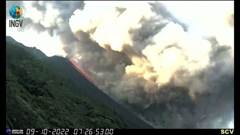 La erupción del volcán Stromboli pone en alerta naranja a la isla siciliana