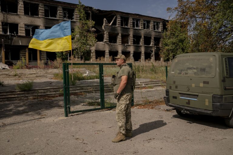 La OTAN defiende que Ucrania retome los territorios anexionadas por Rusia