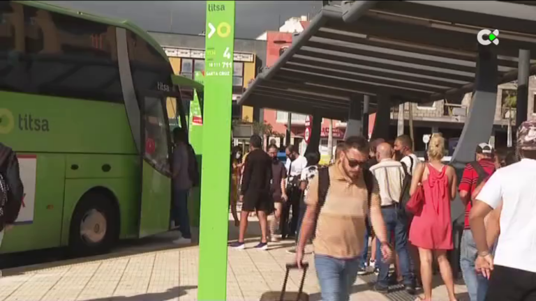 Descontento en los usuarios tras la reordenación de las rutas de las guaguas del sur de Tenerife