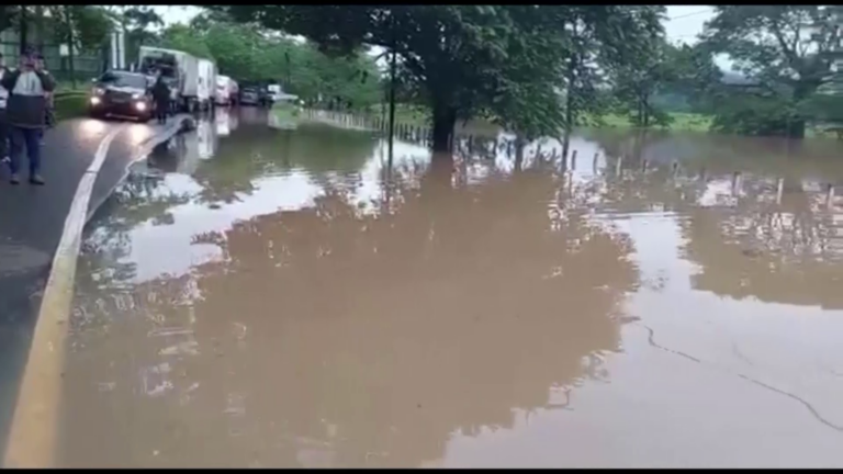 El paso de la tormenta tropical Julia por Guatemala deja 13 muertes y cientos de familias sin hogar