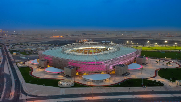 Los ocho estadios del Mundial de Qatar, no exentos de polémica