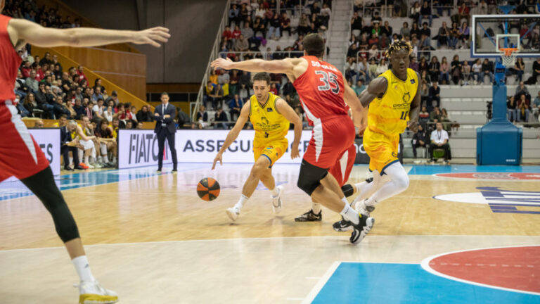 El Gran Canaria gana en Girona y se mantiene en la zona alta