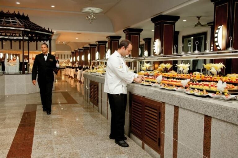 En Canarias más de 6.500 trabajadores hacen horas extras que no cobran