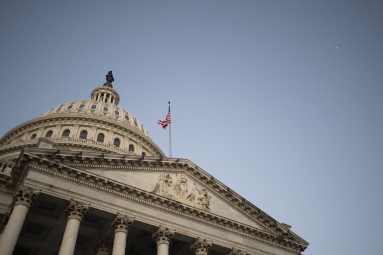 El Senado de Estados Unidos aprueba un proyecto de ley para blindar el matrimonio homosexual