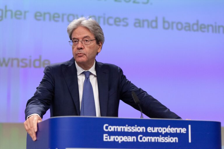 Bruselas recorta al 1 % la previsión de crecimiento de España en 2023 y reduce la inflación al 3,4 %