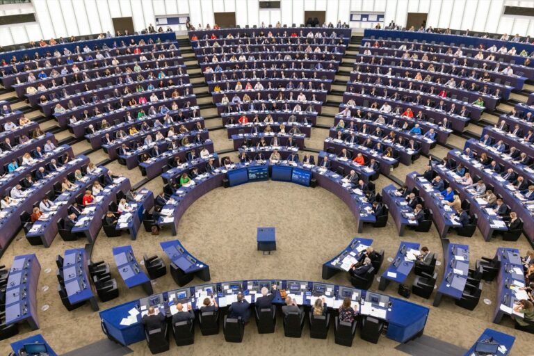 La Eurocámara rechaza debatir sobre la crisis migratoria en Canarias