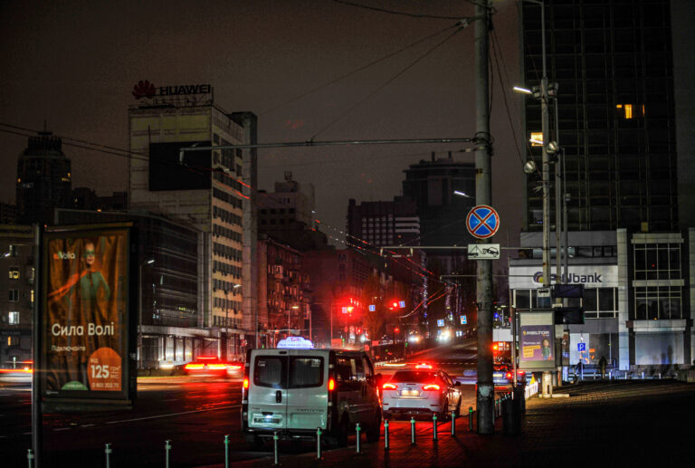 Donetsk restablece parcialmente la energía tras los ataques rusos