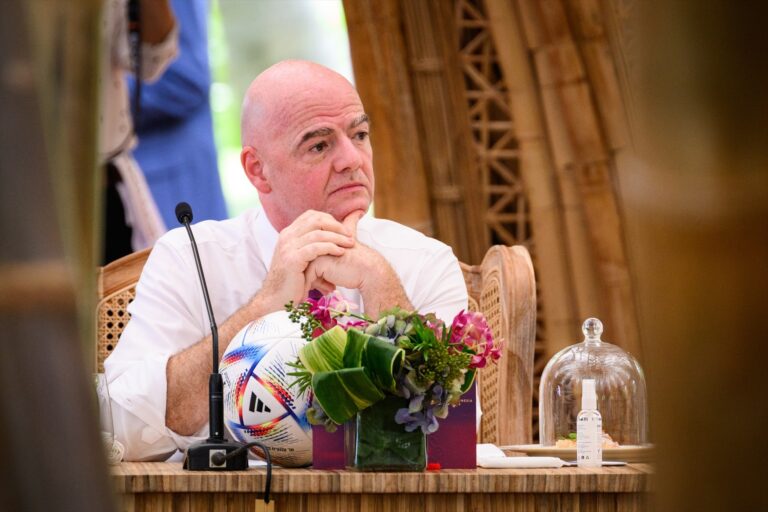 El presidente de la FIFA tacha de «hipócritas» las críticas occidentales a Catar