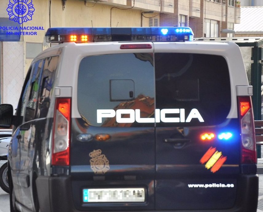 Detienen a un hombre por incendiar como venganza el vehículo