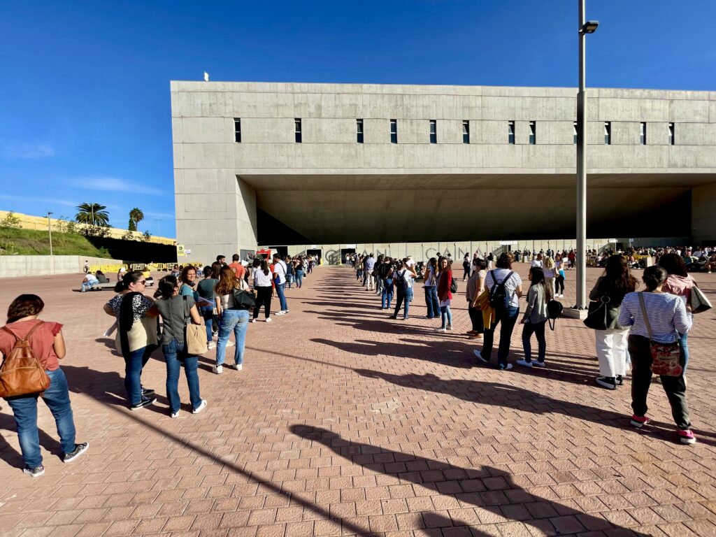 Casi 3.000 personas se presentan al examen para auxiliar de Administración General del Cabildo