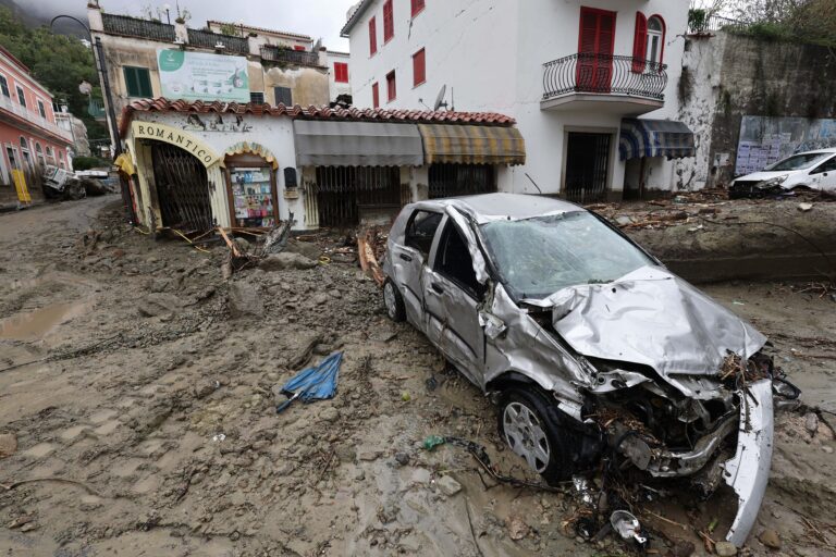 Aumentan a siete el balance de muertos por el temporal en la isla de Isquia
