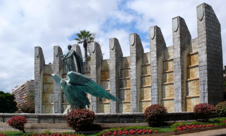 Se presentan alegaciones contra la declaración del monumento a Franco como BIC