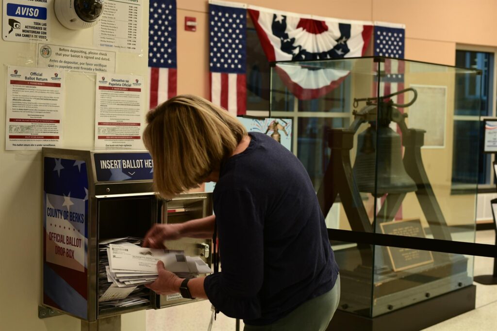 Abren los primeros colegios electorales en EEUU para elegir un nuevo Congreso