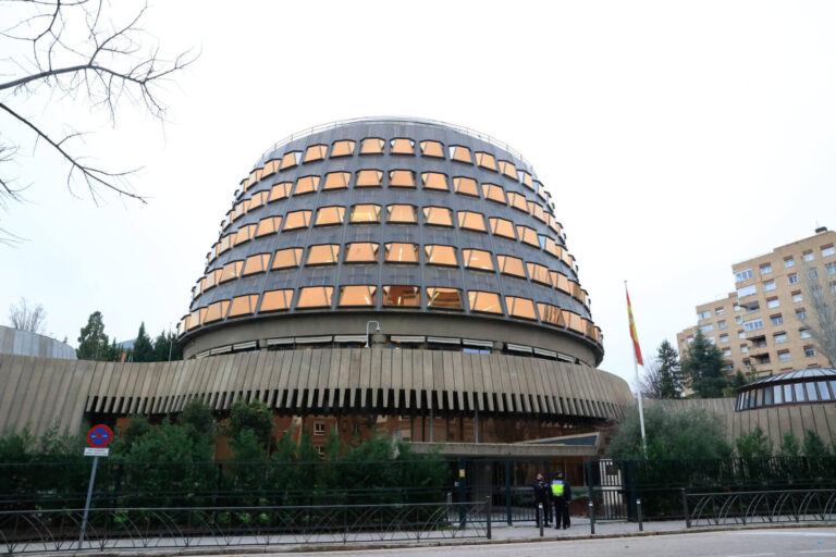 El TC paraliza la tramitación parlamentaria de los cambios en el Poder Judicial y el propio Constitucional