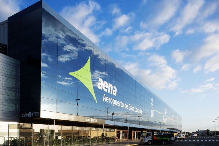 Los aeropuertos canarios programan 12.086 vuelos alrededor del puente de la Constitución