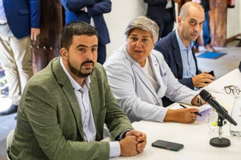 La alcaldesa de Los Llanos pide una Comisión Mixta para tratar la «difícil» situación tras un año del fin de la erupción