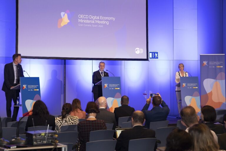 Los países de la OCDE se comprometen a un futuro digital sostenible, inclusivo y de derechos humanos