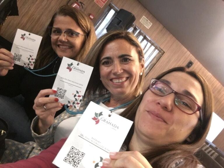 Enfermeras del Hospital Insular de Gran Canaria reciben un premio por el mejor póster científico en Paraplejia 2022