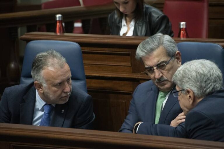 Canarias da por «resuelto» el conflicto con el Estado por el convenio de carreteras