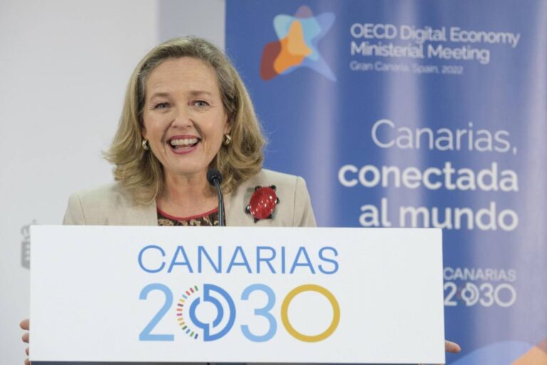 Calviño destaca el trabajo de Canarias por la transformación digital
