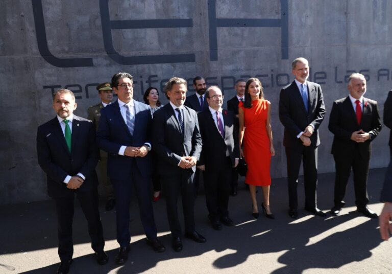 Los Reyes entregan en Tenerife las Medallas de Oro de Bellas Artes