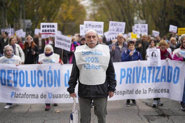 Más de 10.000 personas protestan en Madrid contra la «privatización» de la sanidad