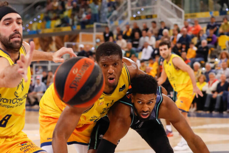 El Granca suma ante Valencia Basket la octava victoria de la temporada (95-89)