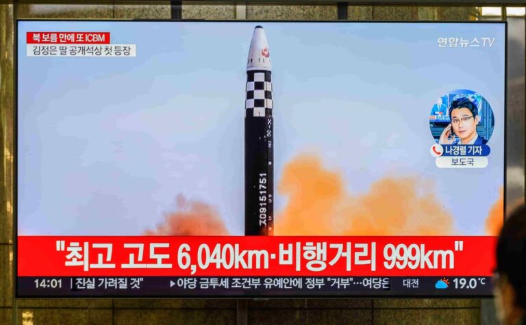 Corea del Norte lanza dos misiles balísticos hacia el mar de Japón