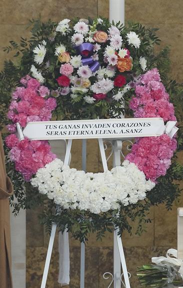 Familiares y amigos se despiden de Elena Huelva en un responso discreto