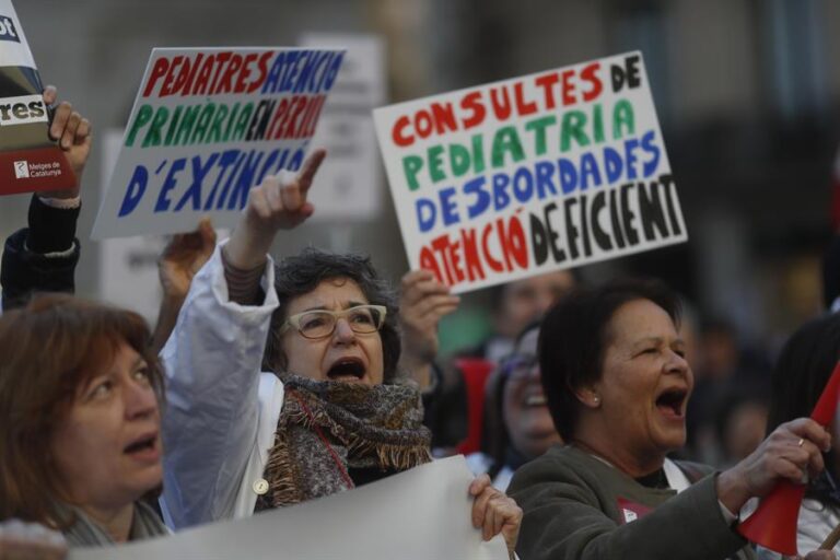 Sigue la huelga médica en Cataluña, Madrid se enquista y Andalucía desconvoca