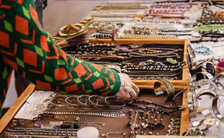 Encargos de última hora en los comercios antes de la llegada de los Reyes Magos