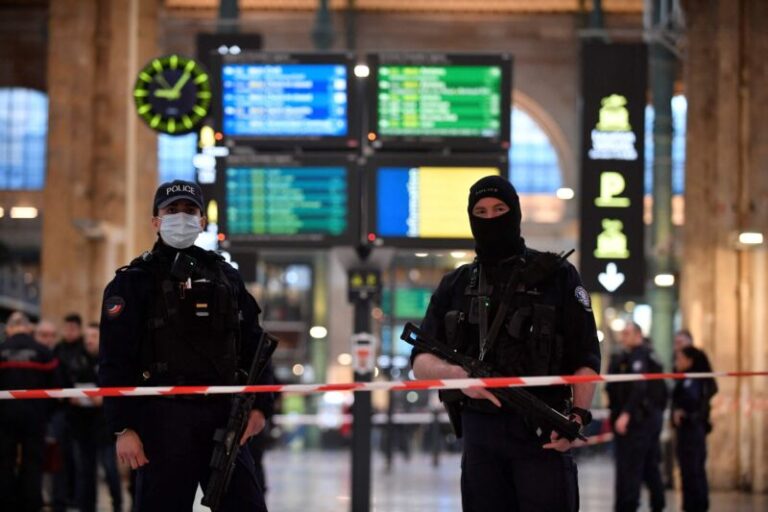 Al menos seis heridos en un ataque con arma blanca en una estación de tren de París