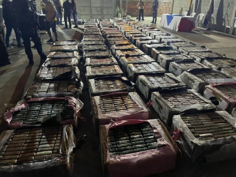 Ecuador comienza a mezclar la cocaína incautada con cemento para evitar su reutilización