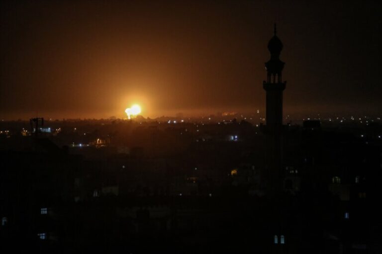 Israel ataca Gaza en represalia por el lanzamiento de cohetes desde la Franja