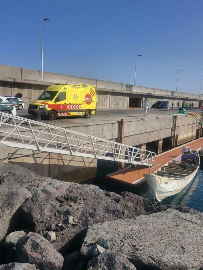 Llegan dos embarcaciones con 16 migrantes a las islas