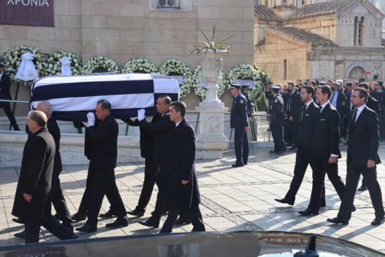 Miembros de las casas reales de toda Europa acuden al funeral de Constantino de Grecia