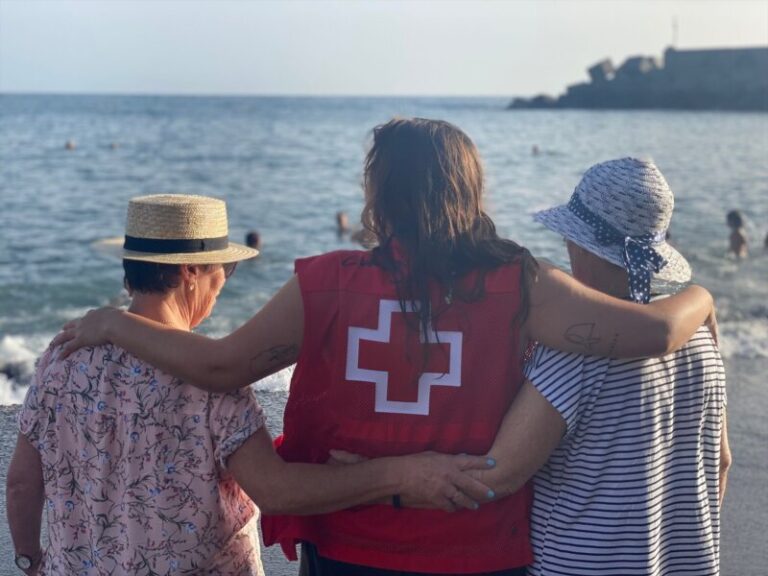 Cruz Roja atiende a casi 4.000 personas afectadas por la erupción de La Palma