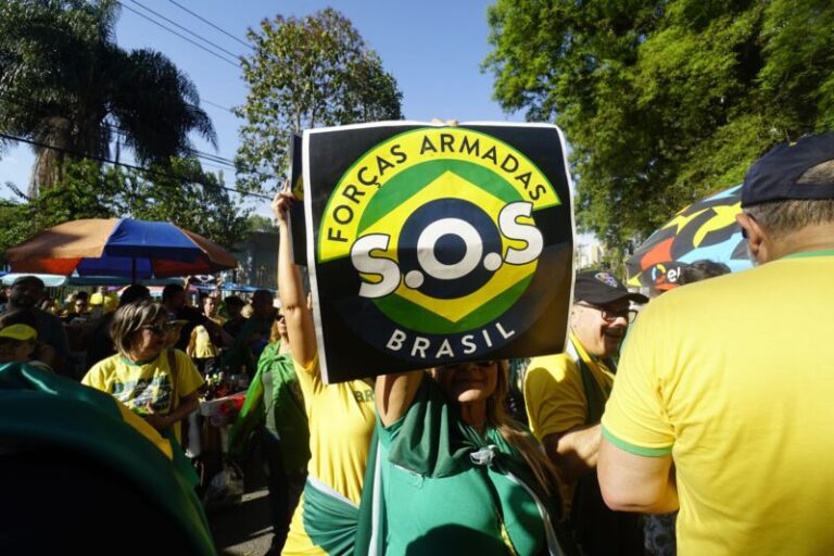 Las fuerzas de seguridad recuperan el control del Congreso y del palacio presidencial de Brasil