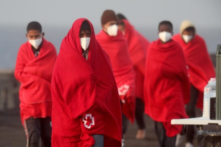 Un total de 1.172 personas fallecieron en 2022 en las principales rutas migratorias a España