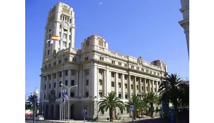 El Cabildo de Tenerife guarda un minuto de silencio en protesta por la invasión de Ucrania