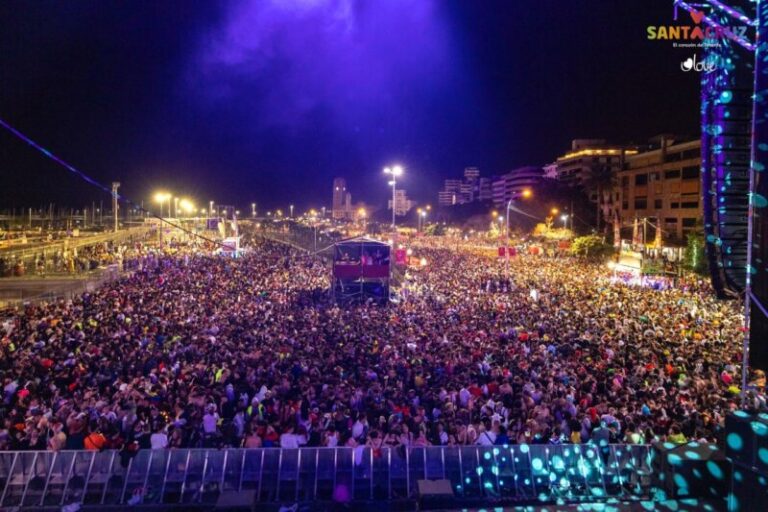 Santa Cruz de Tenerife vive su primer fin de semana de Carnaval en la calle