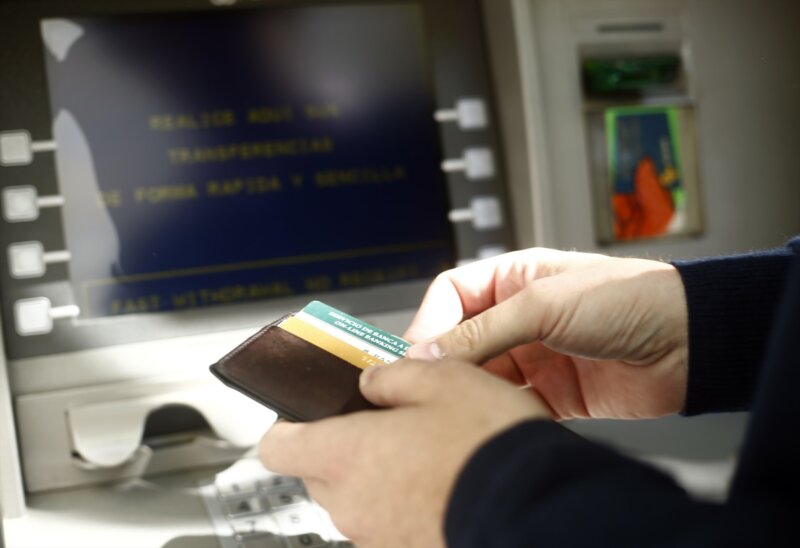 Los bancos y las eléctricas tienen hasta el lunes para pagar el 50% del nuevo tributo