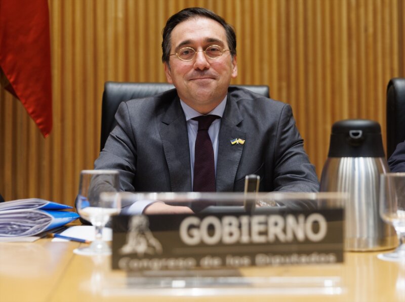 Albares dice que sigue "muy de cerca"  posibles prospecciones de Marruecos 