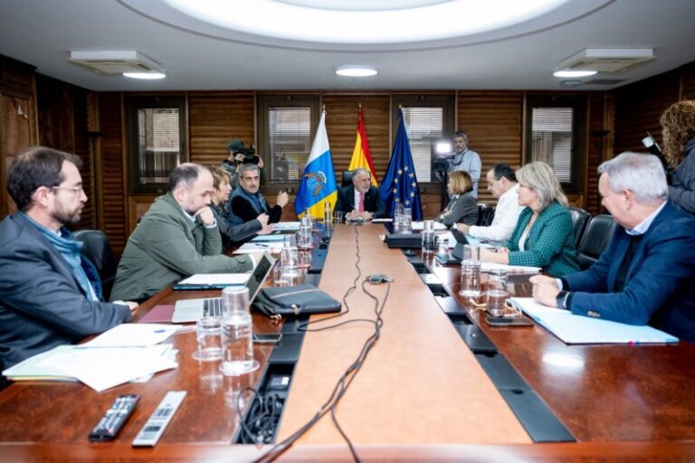 Canarias no descarta ir al TC si el traspaso de costas no incluye expedientes