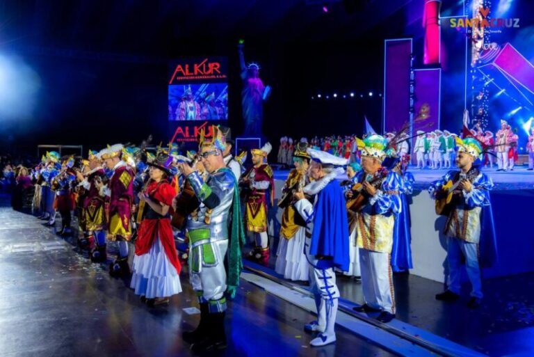 La Gala de la Reina del carnaval de Santa Cruz de Tenerife en imágenes
