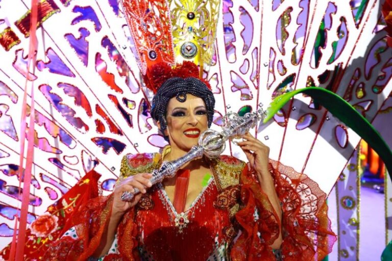 Manuela Teno Nevado se corona como Gran Dama del Carnaval de Las Palmas de Gran Canaria
