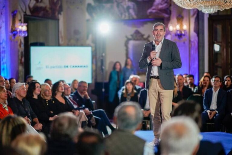 Fernando Clavijo reivindica un “cambio de rumbo” para afrontar las dificultades de las familias canarias
