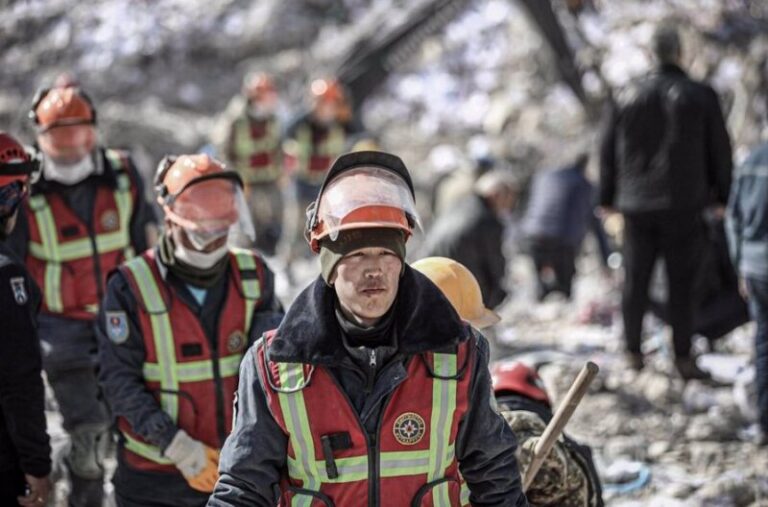 Continúan los rescates de personas con vida en Turquía 10 días después de los terremotos