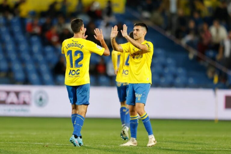 3-0. Las Palmas responde a la presión y gana al CD Lugo